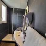 Отель Accueil Pigalle Montmartre Париж