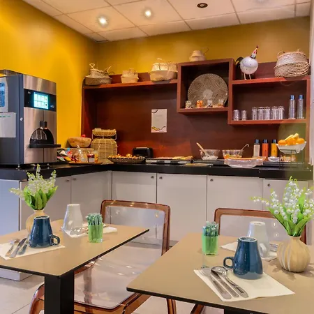 Hotel Accueil Pigalle Montmartre 3*