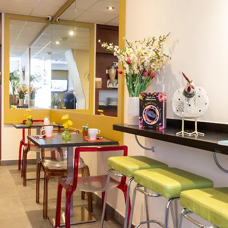 Hotel Accueil Pigalle Montmartre Paris