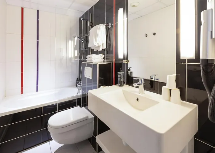 Отель Accueil Pigalle Montmartre