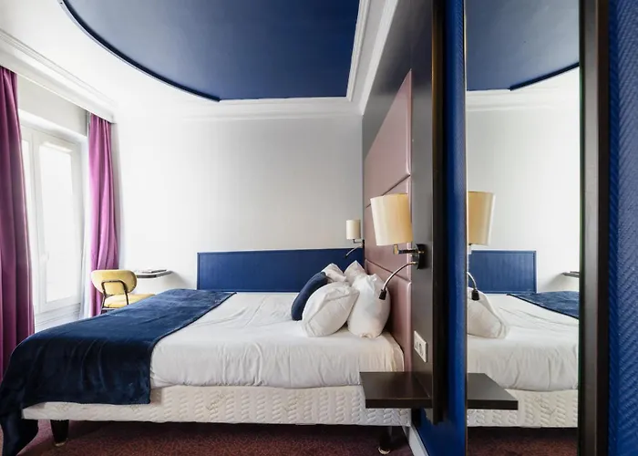 Accueil Pigalle Montmartre Париж