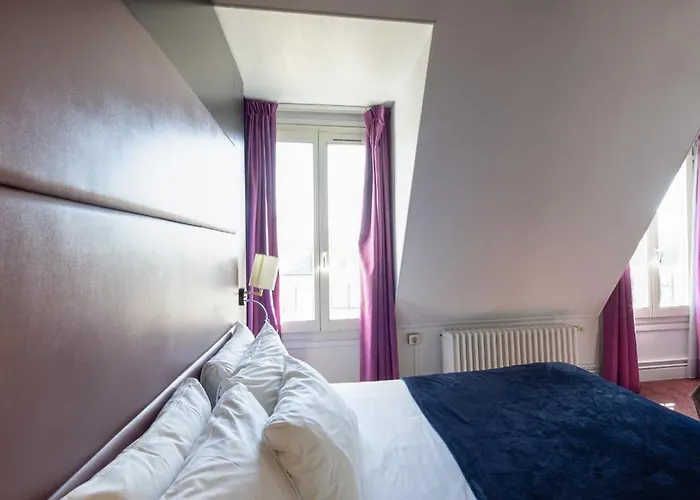 Отель Accueil Pigalle Montmartre