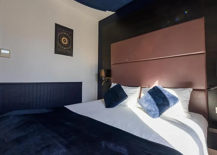 Accueil Pigalle Montmartre Париж