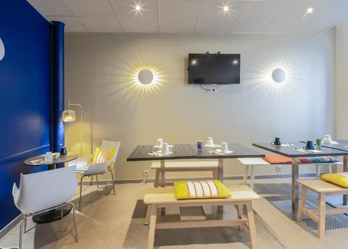 Accueil Pigalle Montmartre Париж