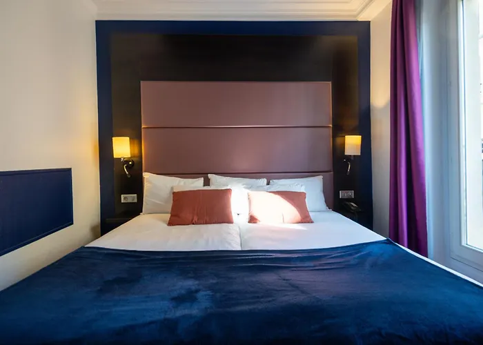 Отель Accueil Pigalle Montmartre 3*