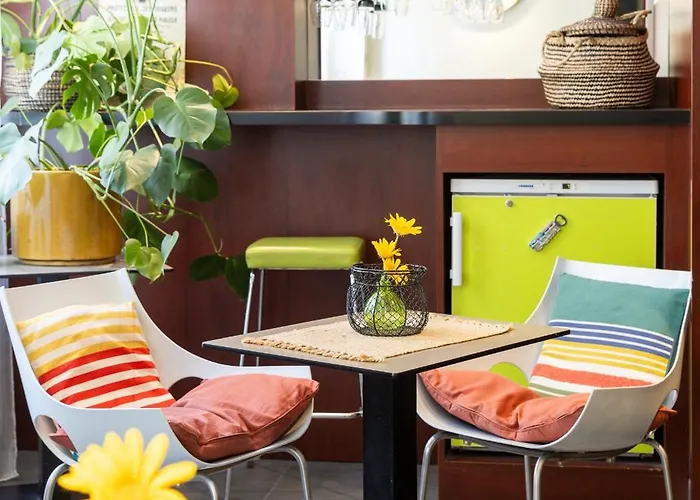 Отель Accueil Pigalle Montmartre Париж