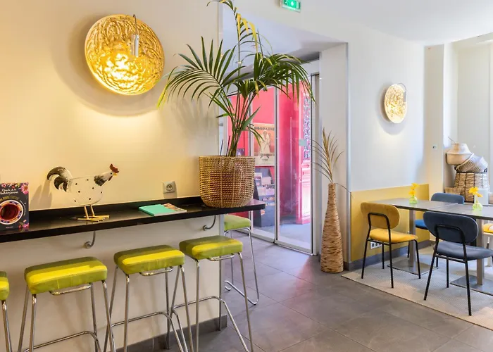 Отель Accueil Pigalle Montmartre 3*