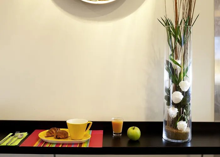 Отель Accueil Pigalle Montmartre Париж