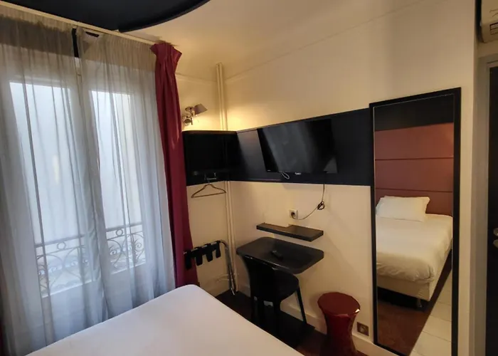 Отель Accueil Pigalle Montmartre 3*