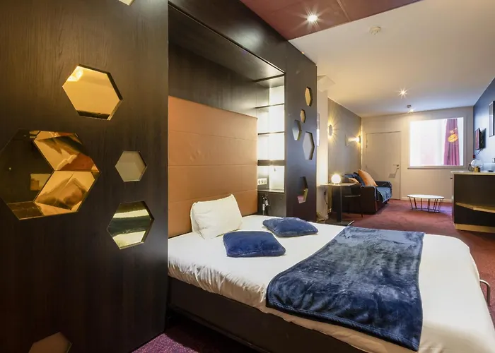 Accueil Pigalle Montmartre Париж