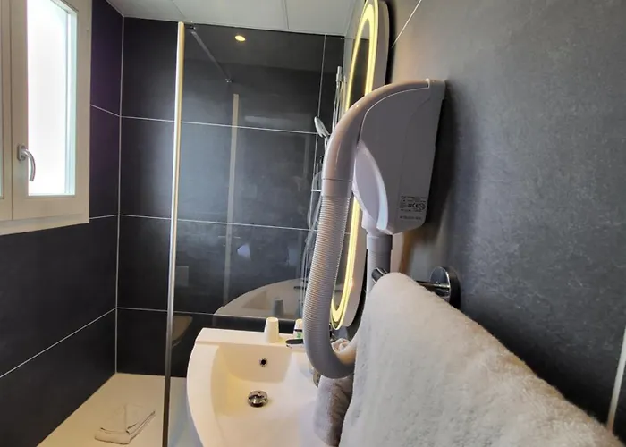 فندق Accueil Pigalle Montmartre باريس
