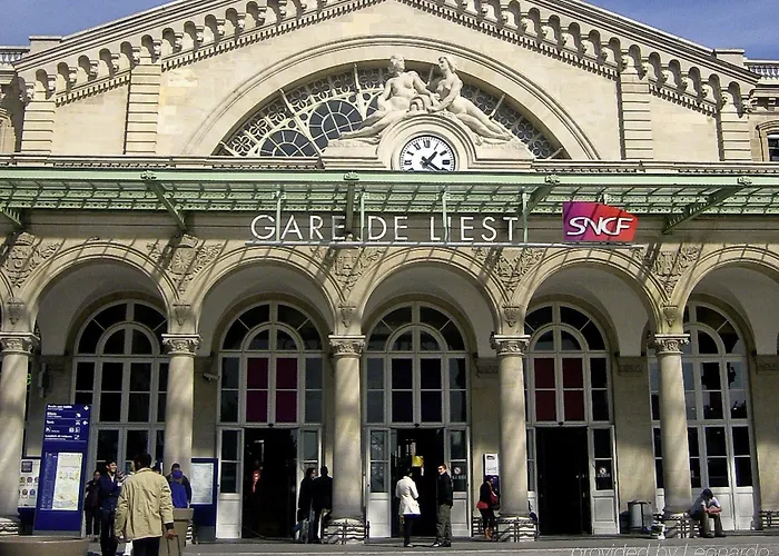 Accueil Pigalle Montmartre Париж