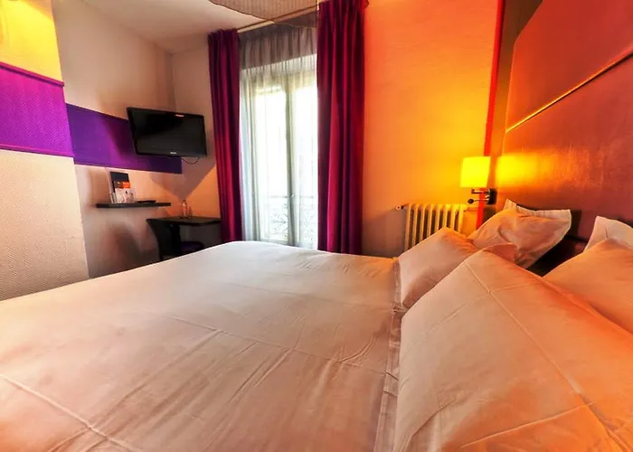 Отель Accueil Pigalle Montmartre Париж